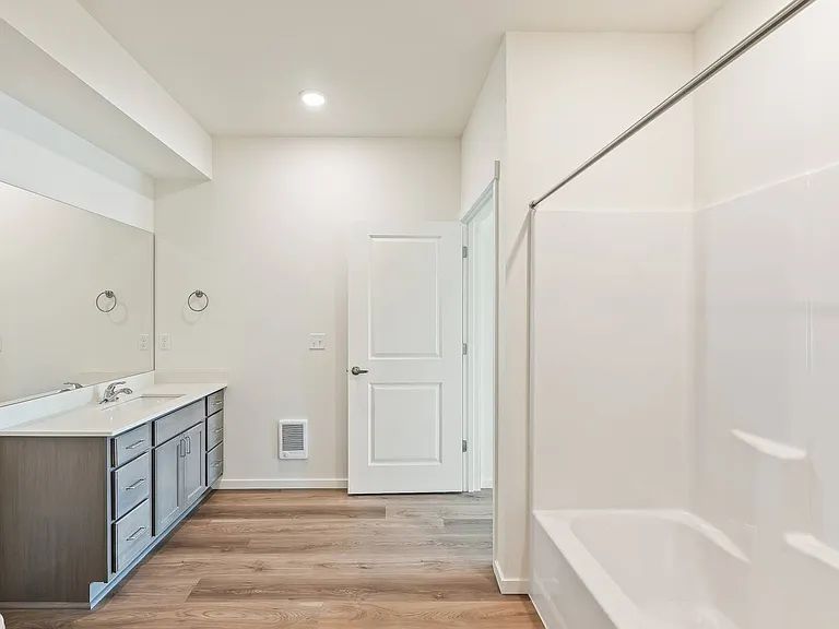 Gateway Apartments — Photo 11
