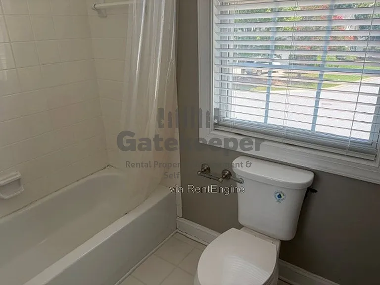 208 Lenox Dr — Photo 18