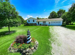 6884 E Bethany Leroy Rd, Le Roy, NY 14482