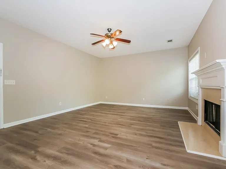 440 The Gables Dr — Photo 4