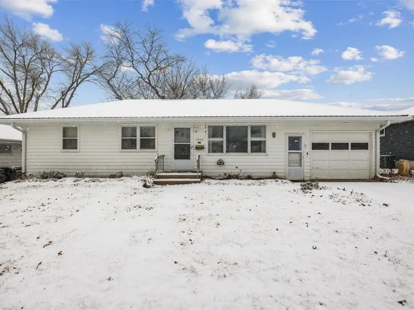 2908 Schultz Dr NW, Cedar Rapids, IA 52405