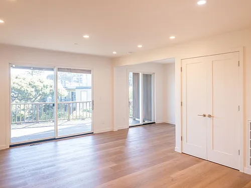 Stunning, Fully Remodeled Jr. 1bd/1ba! Remodeled! Private Deck! Parking! Laundry! Progressive! Photo 1