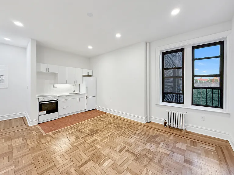 1212 Ocean Ave #5E — Photo 2