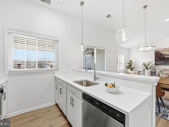 4th image of 12940 Grays Pointe Rd #C