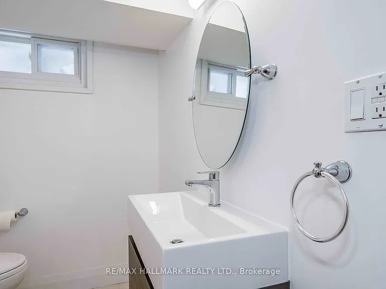 24 Barrington Ave — Photo 8