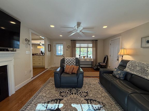 4th image of 84 Nancy Ave