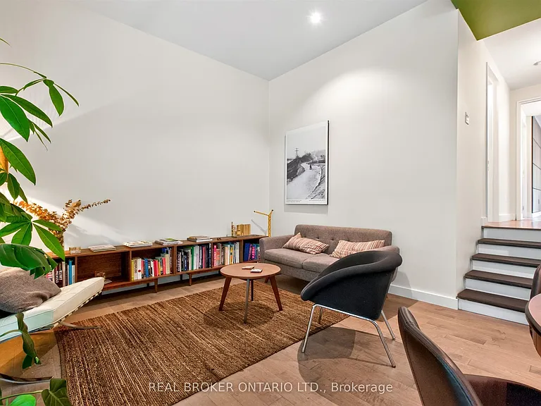 90A S Kingsway Way — Photo 12