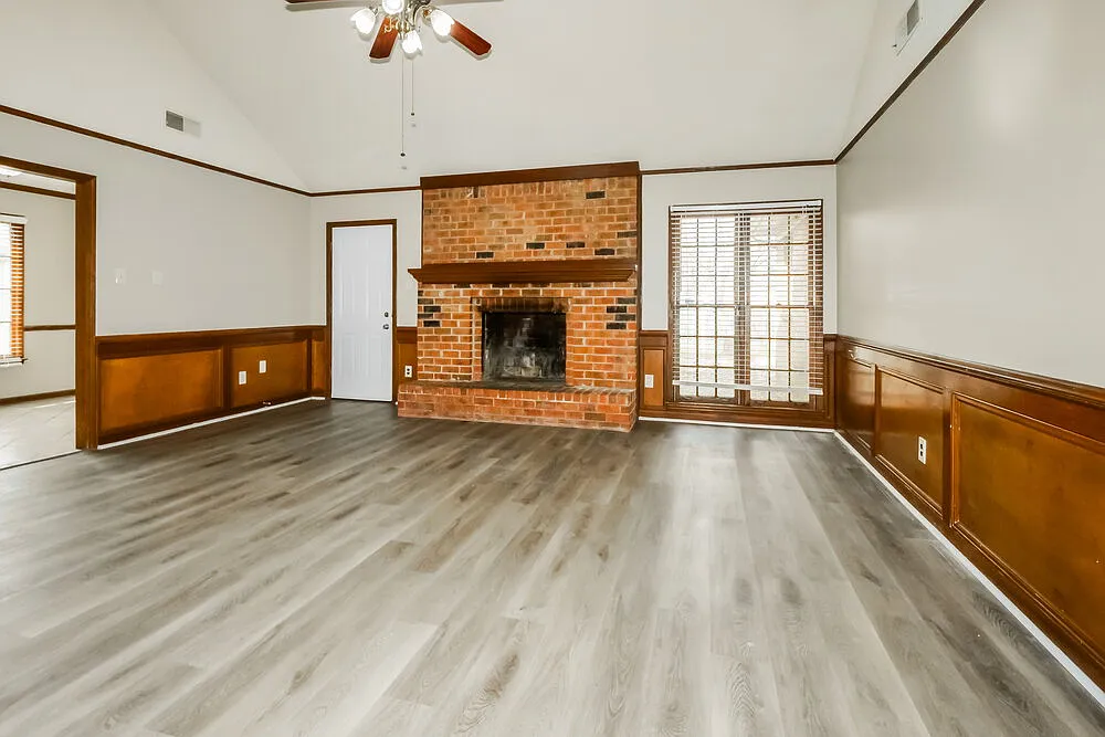 3 bed, 2.0 bath, 1755 sqft, $2,220 — Photo 4