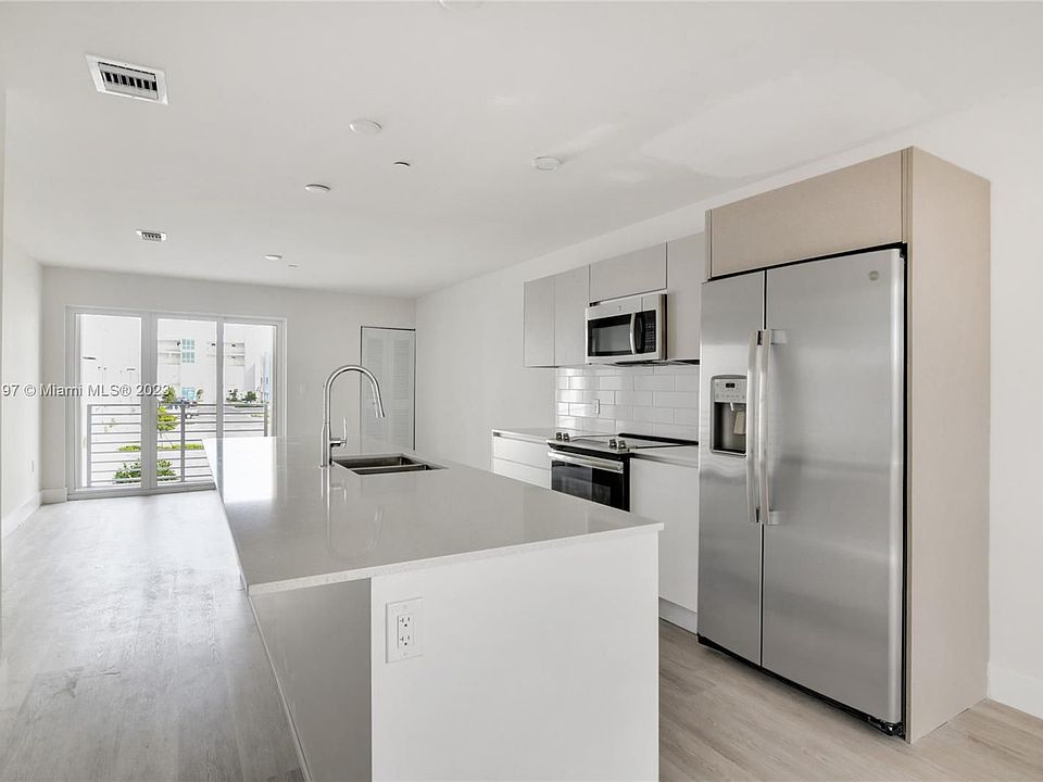 1st image of 2535 NE 193rd St #3210