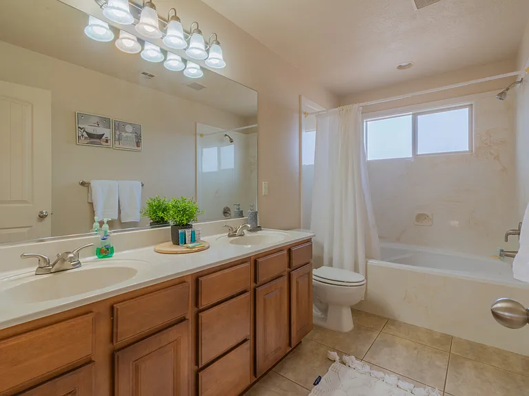 381 N Windsor Dr — Photo 19