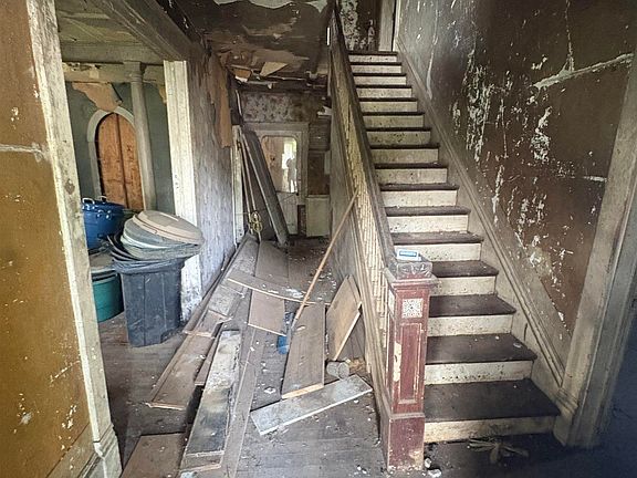 2nd image of 413 S Bogardus St