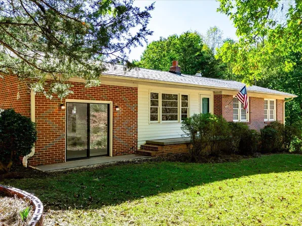 105 Midway Dr, Westminster, SC 29693