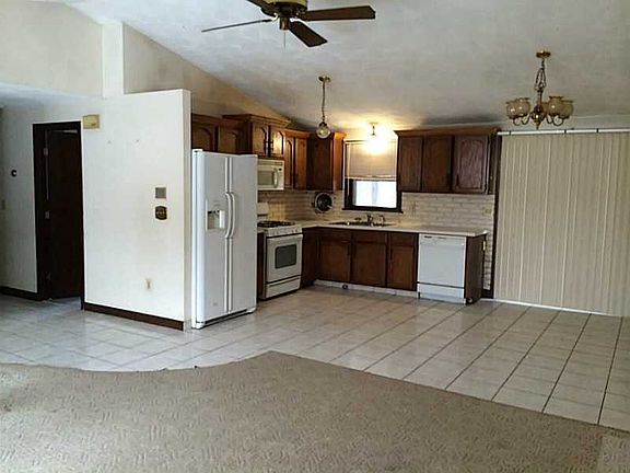 2nd image of 27 Whipple Ct