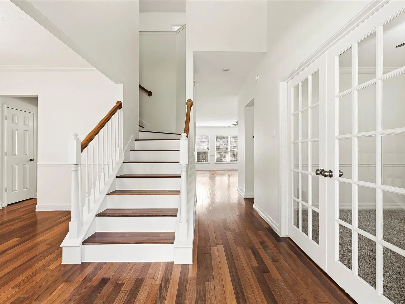 5 bed, 2.5 bath, 2755 sqft, $2,700 — Photo 2