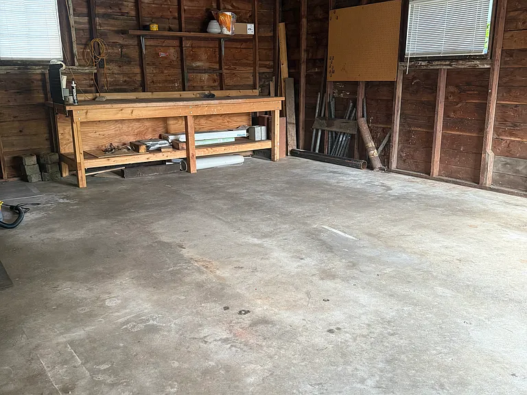 722 Milroy St SW — Photo 20