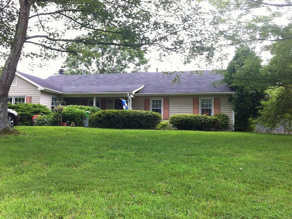 2nd image of 61 Lynwood Cir