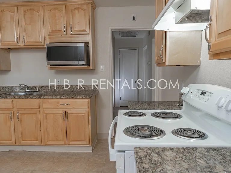 1261 N Tracy Blvd — Photo 10
