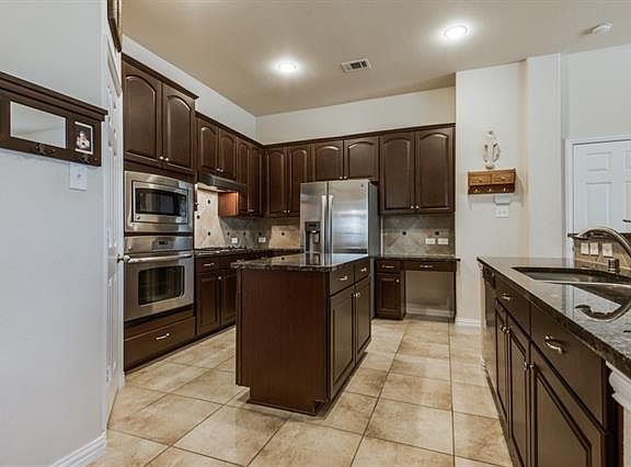 4th image of 7585 Hidden Cove Ln
