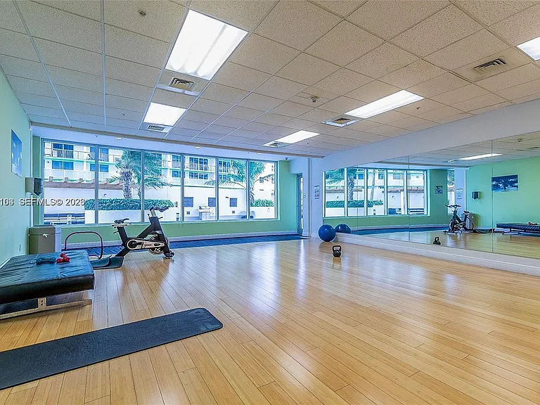 1750 N Bayshore Dr #2401 — Photo 39