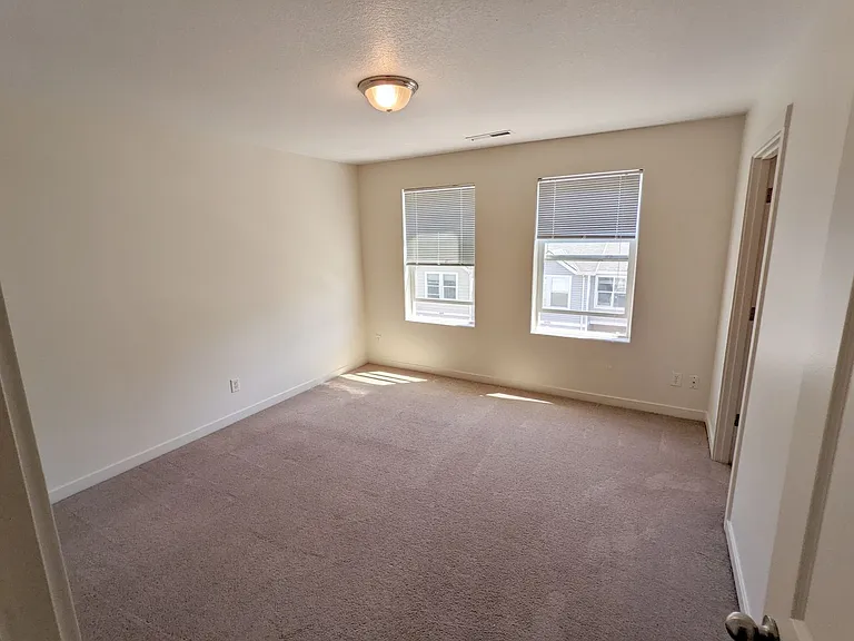 Halsey East Townhomes — Photo 34