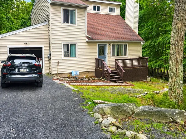 2133 Mallard Ct, Bushkill, PA 18324