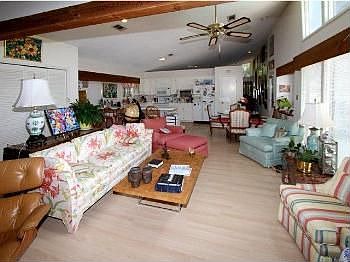 3rd image of 511 Poinciana Dr