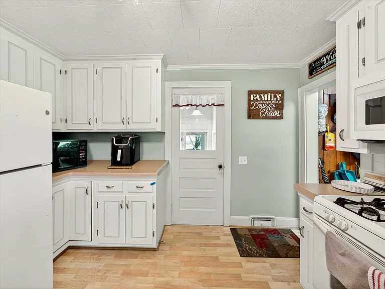 1177 Ridge Rd — Photo 9