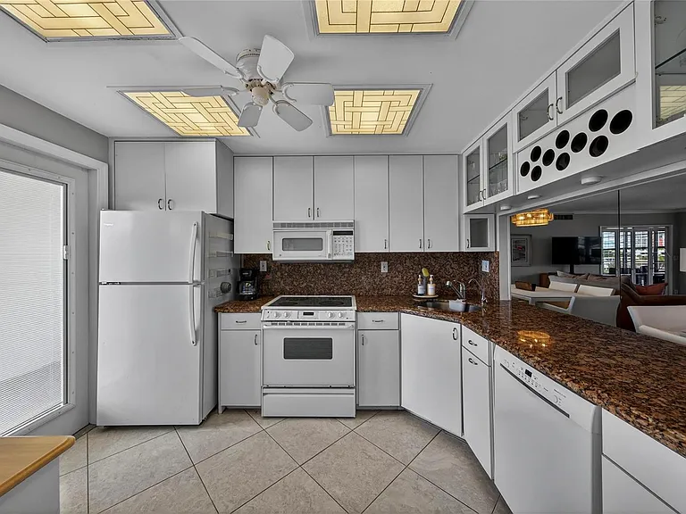 3180 NE 48th Ct #412 — Photo 32