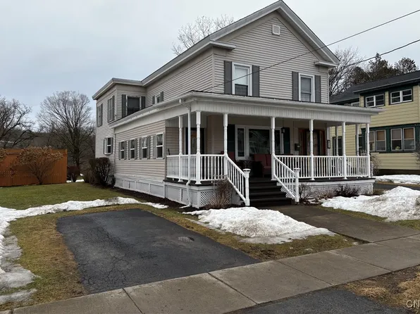 32 Montgomery St, Hamilton, NY 13346