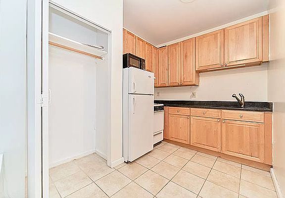 4th image of 132 W 109th St APT 4A