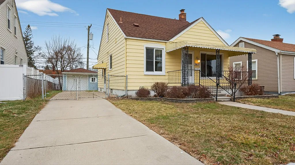 1670 Pagel Ave photo 1