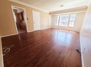 22055 Crespi St, Woodland Hills, CA 91364