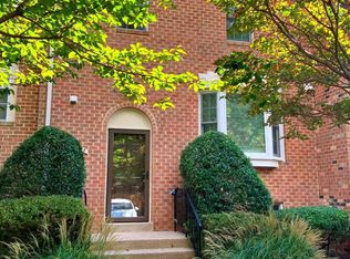 10195 Valentino Dr, Oakton, VA 22124