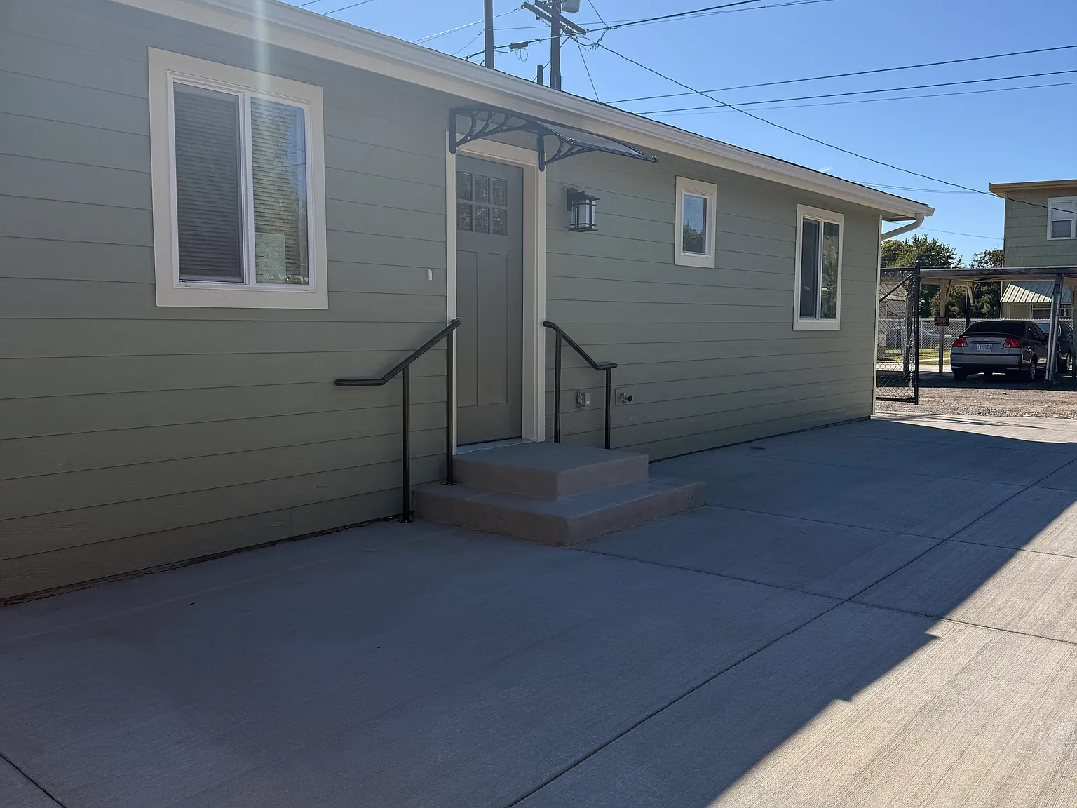 3 bed, 1000 sqft, $2,100 — Photo 3