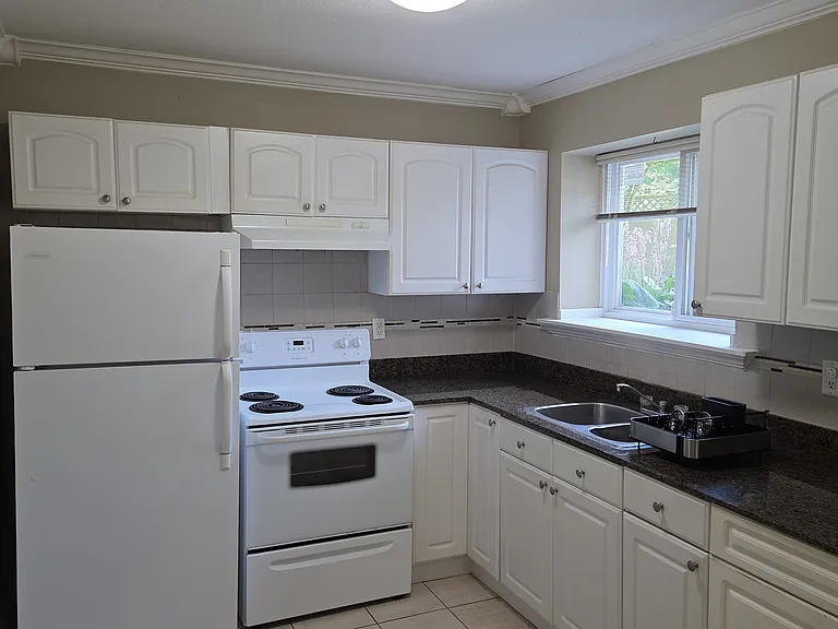 9033 Mona Ave #BASEMENT — Photo 2