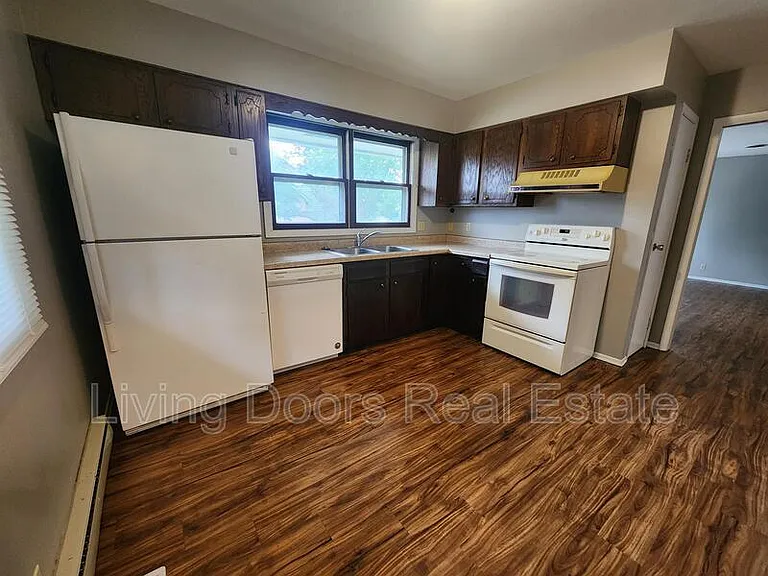 1301 Hill St — Photo 1