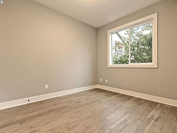 Downstairs guest bedroom 1