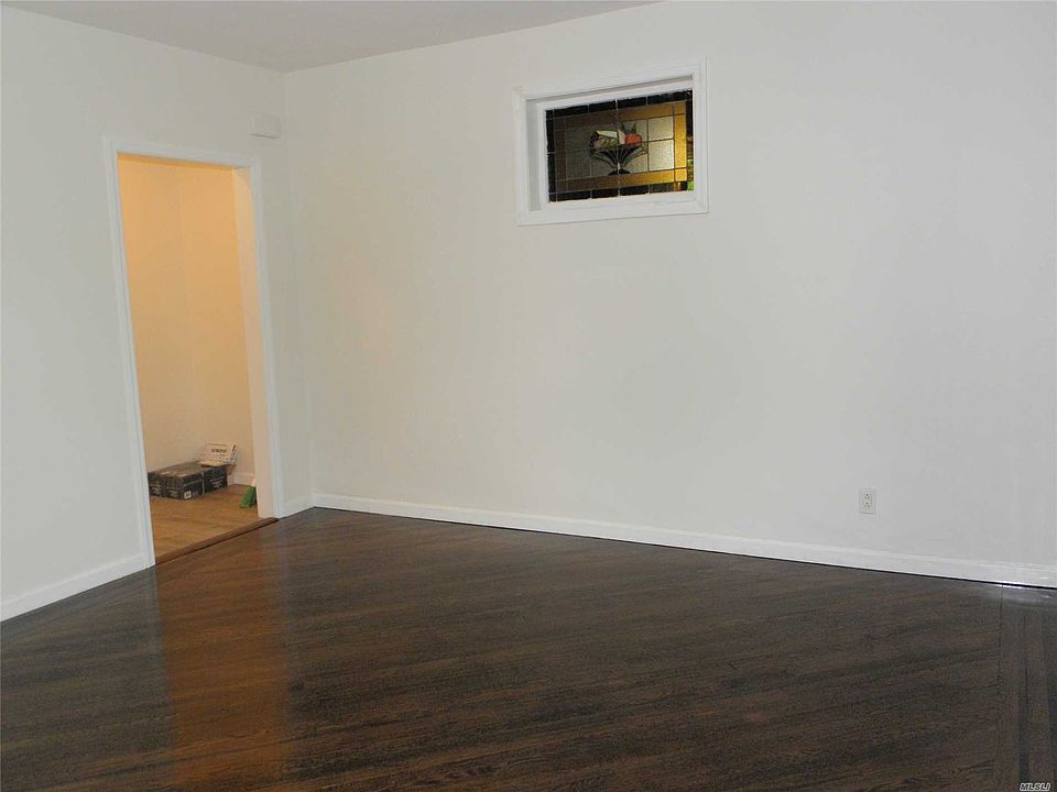 1st image of 16 Saint James Pl