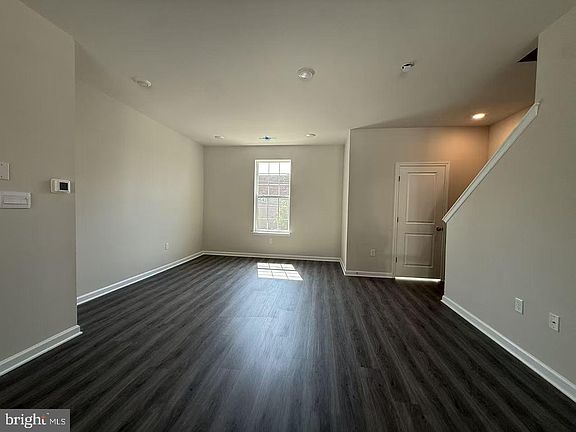 5th image of 25 Clementon Rd E