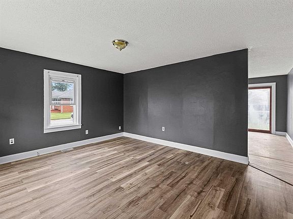 5th image of 3201 Allen St