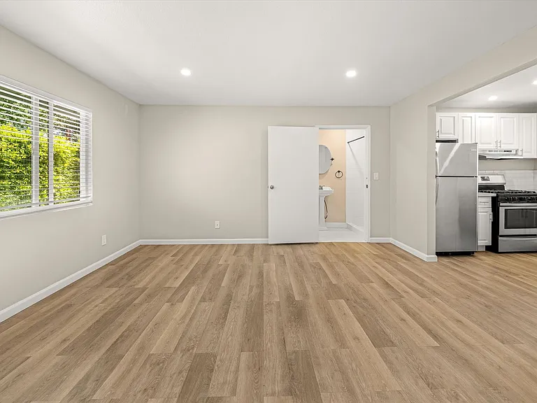 130 S Soledad St — Photo 14