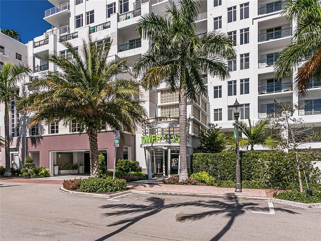 1 bed, 1.0 bath, 887 sqft, $6,000 — Photo 2
