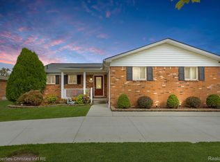 15873 Summit Ct, Macomb, MI 48044