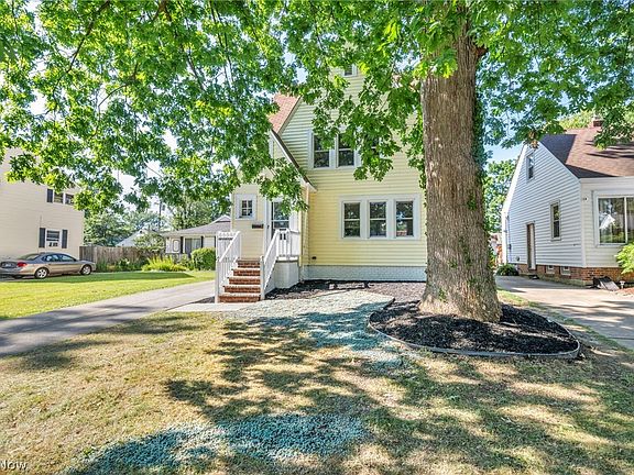 5th image of 27133 Shoreview Ave