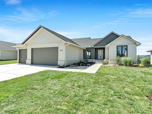 2nd image of 3133 N Pine Grove Cir