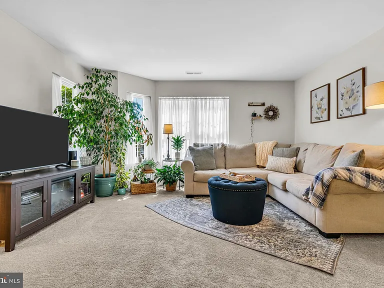 1307 Bennett Pl — Photo 8