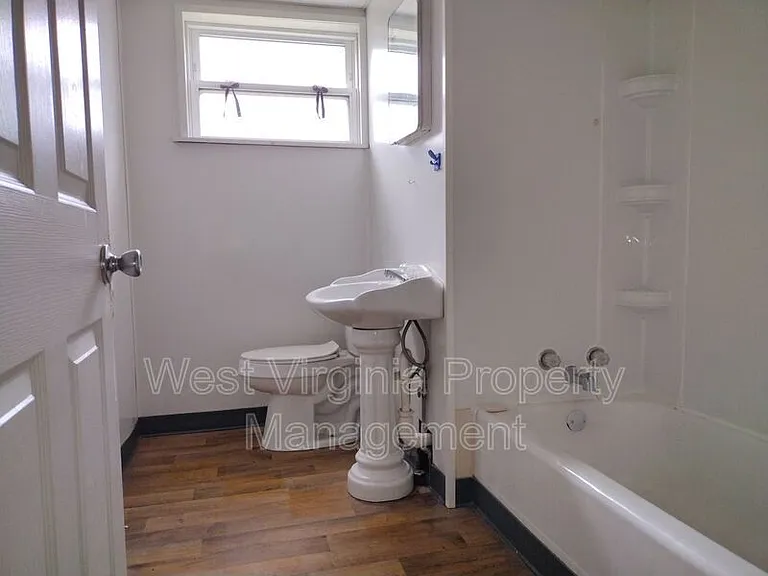 335 Little Vine Dr #B — Photo 3