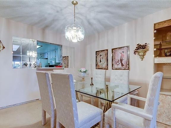 5th image of 885 Maclaren Dr N APT B