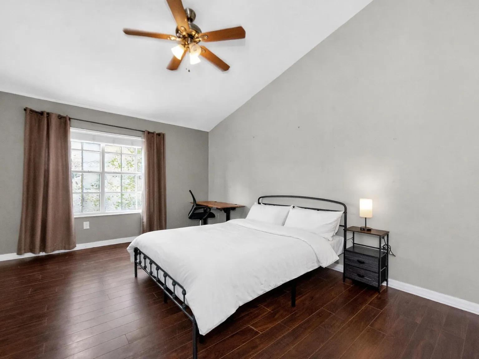 2 bed, 2.5 bath, 1200 sqft, $1,364 — Photo 2