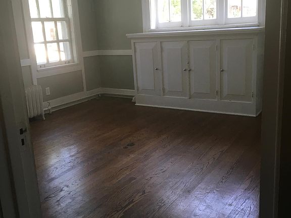 4th image of 2407 E Linnwood Ave